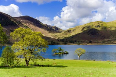 Bir bahar günü Buttermere manzarası