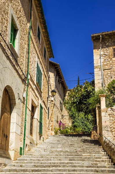 Treppe auf fornalutx — Stockfoto