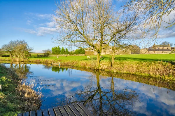 Canal Lancaster perto de Crooklands, Cúmbria — Fotografia de Stock