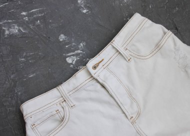 Gri arkaplanda beyaz çekimlerin ayrıntıları