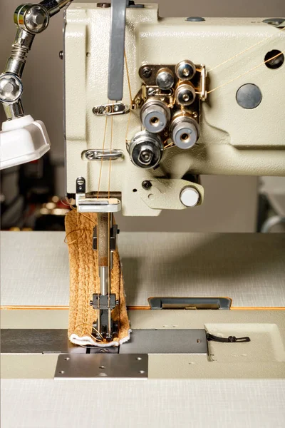 Vara Trabalho Parte Trabalho Uma Máquina Costura Profissional Industrial Para — Fotografia de Stock