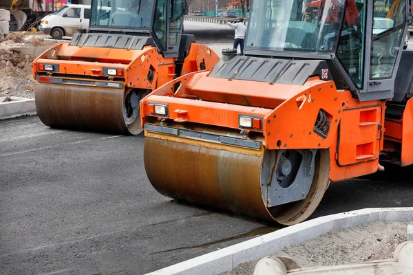 Metal Cylinders Large Vibratory Rollers Forcefully Compact Fresh Asphalt Road — Stock Photo, Image