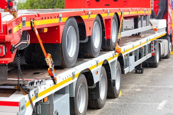 Lastbilsplattformar Tung Förankring Med Låsbeslagsband För Anslutning Lastbilens Golvförankringspunkt Selektivt — Stockfoto