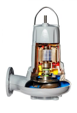 Sıvı pompalamak için güçlü bir endüstriyel elektrikli su altı pompası bölümde sunuluyor, görüntü beyaz bir arkaplanda izole ediliyor. Yakın plan..