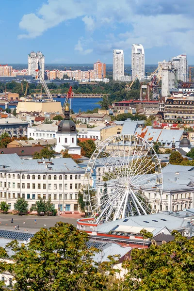 View Old Podil Summer Kyiv Ferris Wheel Dense Residential Buildings — Stock Photo, Image
