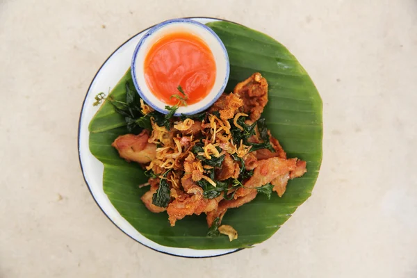 Poulet frit dans le style thaï du nord — Photo