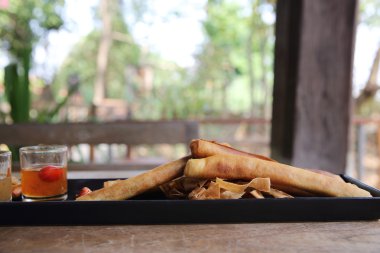 Kızarmış bahar rulo olarak da bilinen Çin böreği 