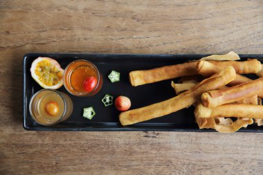 Kızarmış bahar rulo olarak da bilinen Çin böreği 