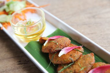 Yerel Tay yiyecek kızarmış balık hamur topları