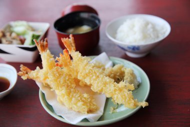 Kızarmış tempura karides Japon tarzı