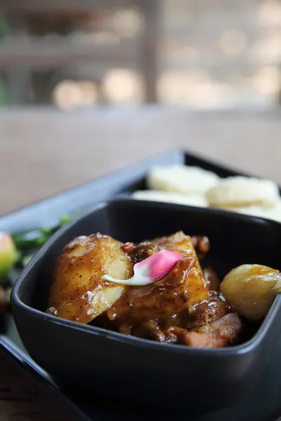 Pollo masajista curry, cocina tailandesa —  Fotos de Stock