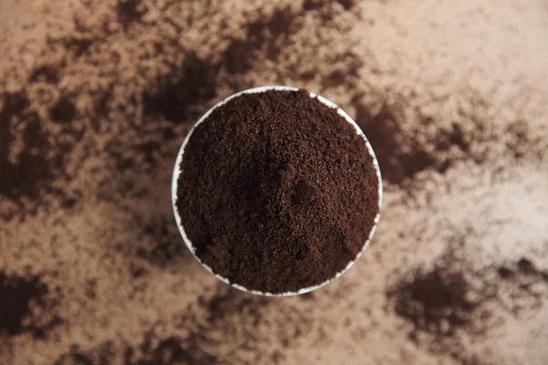 Coffee powder on wood background — Stock Photo, Image