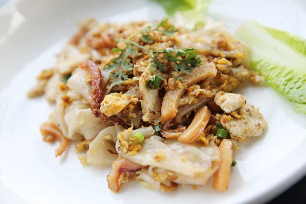 Fried rice noodle with chicken — Stock Photo, Image