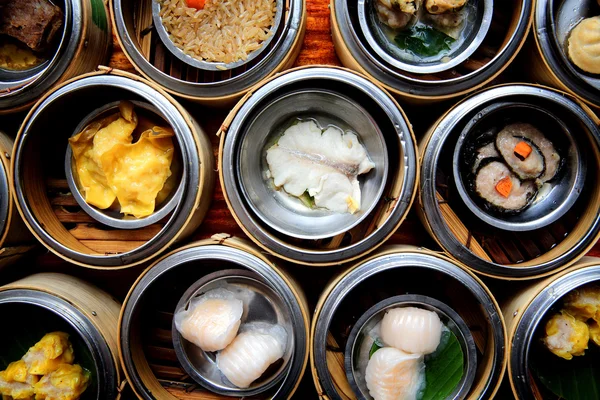 Yumcha, dim sum en vapor de bambú —  Fotos de Stock