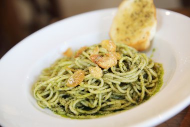 Pesto soslu spagetti. 