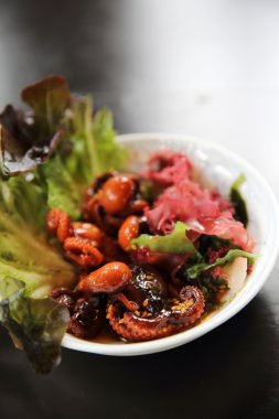 Bebek tako kimchi kalamar