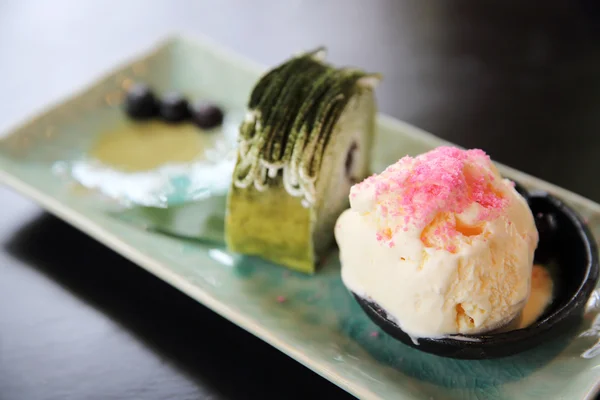 绿茶冰奶油蛋糕卷 — 图库照片