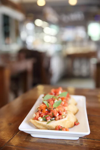 Bruschetta italienische geröstete Knoblauchbrot mit Tomate — Stockfoto