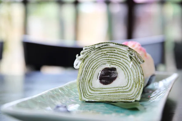 Torta de rollo de té verde con helado — Foto de Stock