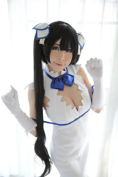 赫斯提亚 Cosplay 肖像女孩在白色主题 — 图库照片