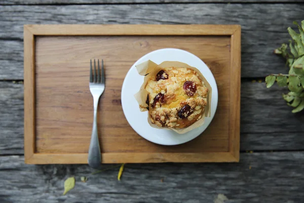 Muffin on wood background — Stock Photo, Image