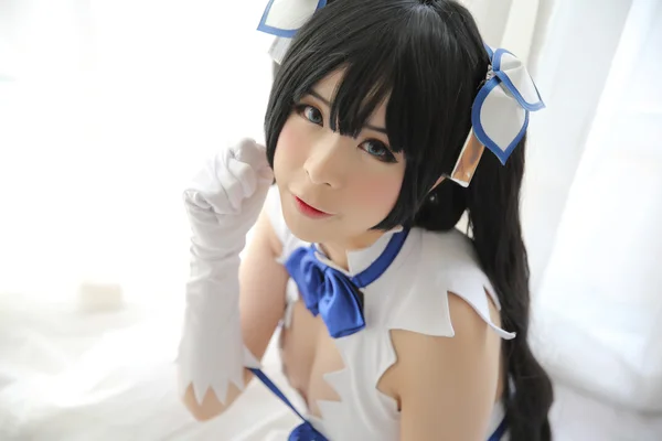 Hestia Cosplay portret dziewczyny w bieli — Zdjęcie stockowe