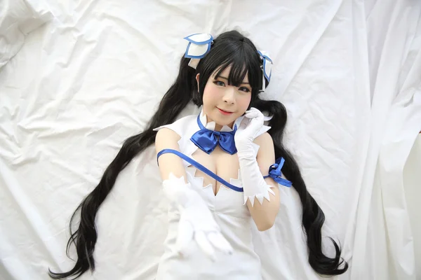 Hestia Cosplay retrato chica en blanco tema — Foto de Stock