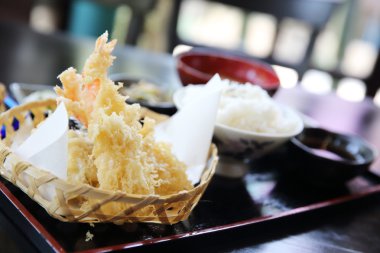 Kızarmış tempura karides Japon tarzı