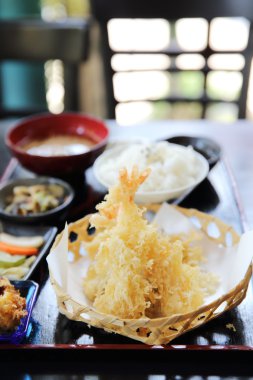 Kızarmış tempura karides Japon tarzı