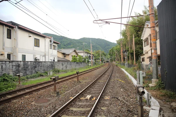 Tren ferroviario de Japón, ferrocarril japonés en Kyoto — Foto de Stock
