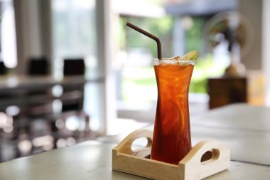 Limonlu çay yakın buz