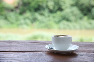 kapuçino ahşap arka plan üzerinde kahve