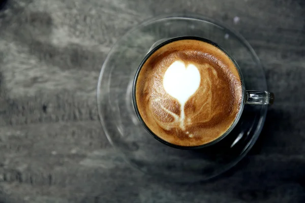 Cappuccino café sobre fundo de madeira — Fotografia de Stock