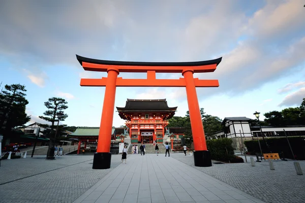 KYOTO - 1 de junio: Fushimi Inari Taisha Shrine Inari en Kyoto. JAP — Foto de Stock
