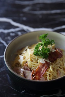 Makarna Carbonara pastırma jambon ve peynir ile