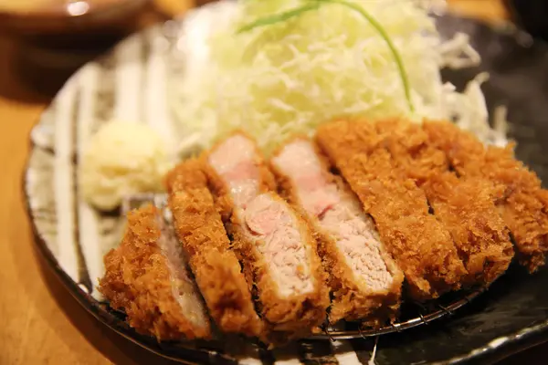 Tonkatsu de cerdo frito japonés Tonkatsu —  Fotos de Stock