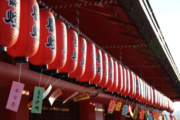 KYOTO - 2 de junio: Fushimi Inari Taisha linterna japonesa en Kyoto — Foto de Stock