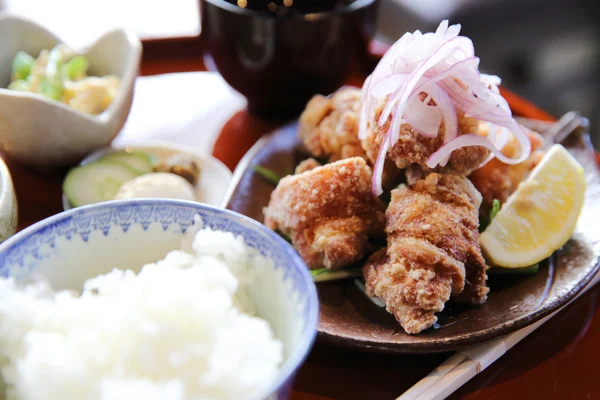 Karaage com arroz e sopa comida japonesa — Fotografia de Stock