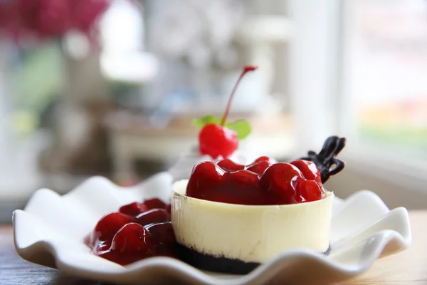 Dessert - Cheesecake with cherry Sauce — Stock Photo, Image