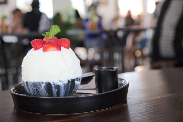 Shaved ice with milk and strawberry — Stock Photo, Image