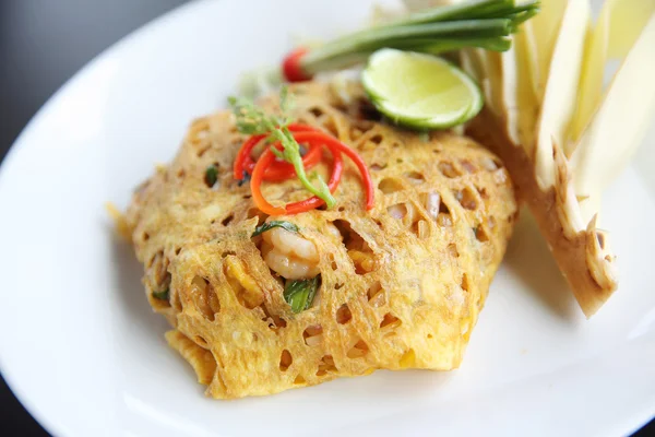 Comida tailandesa padthai macarrão frito com camarão — Fotografia de Stock