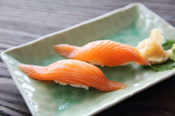 Лосось суши японская еда в крупном размере — стоковое фото