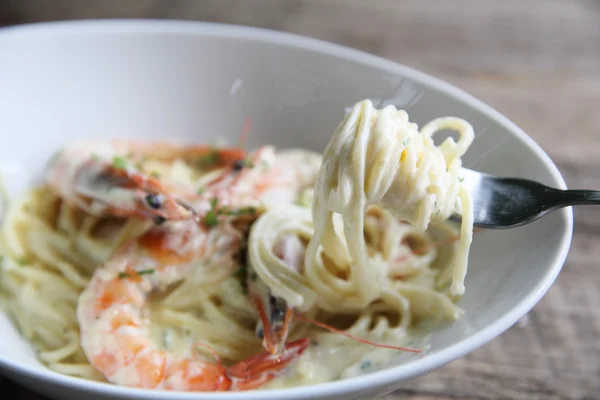 Spaghetti white sauce with shrimp — Stock Photo, Image