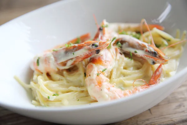 Spaghetti white sauce with shrimp — Stock Photo, Image