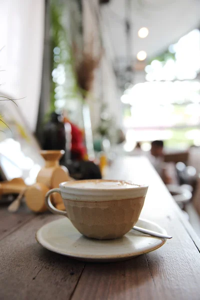 Cappuccino café sur fond de bois — Photo