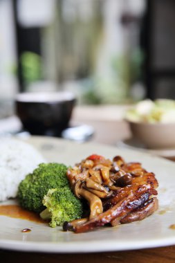 pilavlı tavuk teriyaki