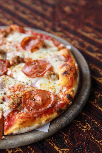 Pepperoni pizza on wooden — Stock Photo, Image