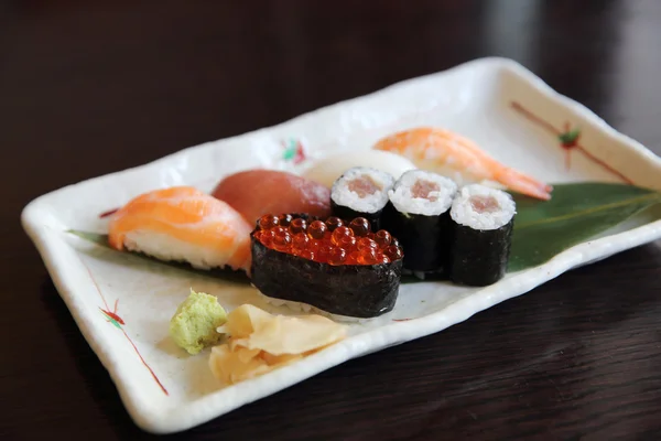 Sushi de mistura Comida japonesa — Fotografia de Stock