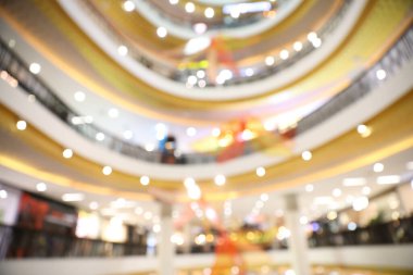 Yeni normal sosyal uzaklıktaki bulanık arkaplan içindeki süper market