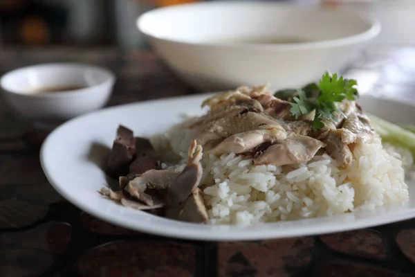 Tayland Yemekleri Buğulama Tavuk Ahşap Arka Planda Pirinç — Stok fotoğraf